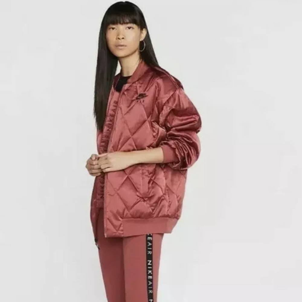 💞NWT Nike Loose Fitting Satin Thermal Jacket💞